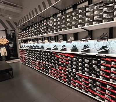 Transforming Footwear Retail: Μάρκες όπως Adidas, Clarks, SKECHERS, ANTA, FILA, Asics το κάνουν α...